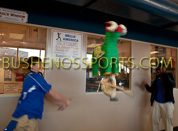 bushenosPreGame121011-075