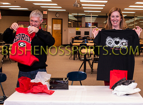 bushenosSignDay020613-1060
